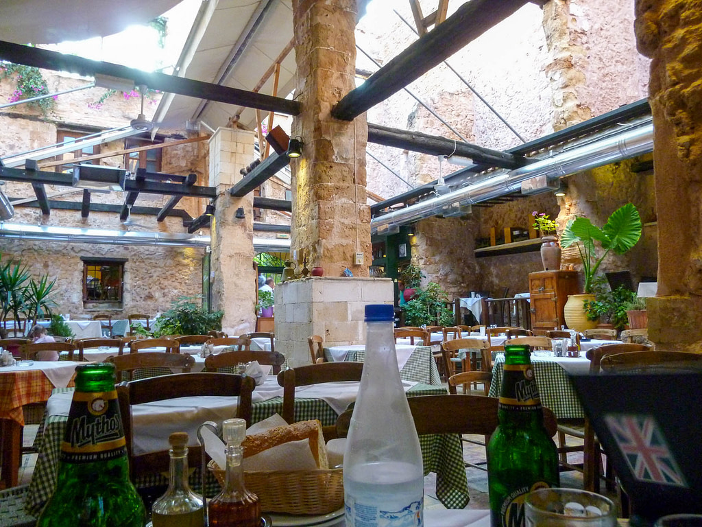Ela Taverna