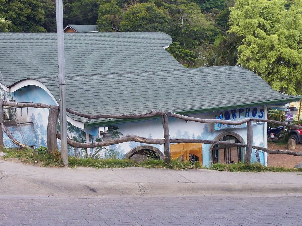 Morpho's restaurant with curved roof