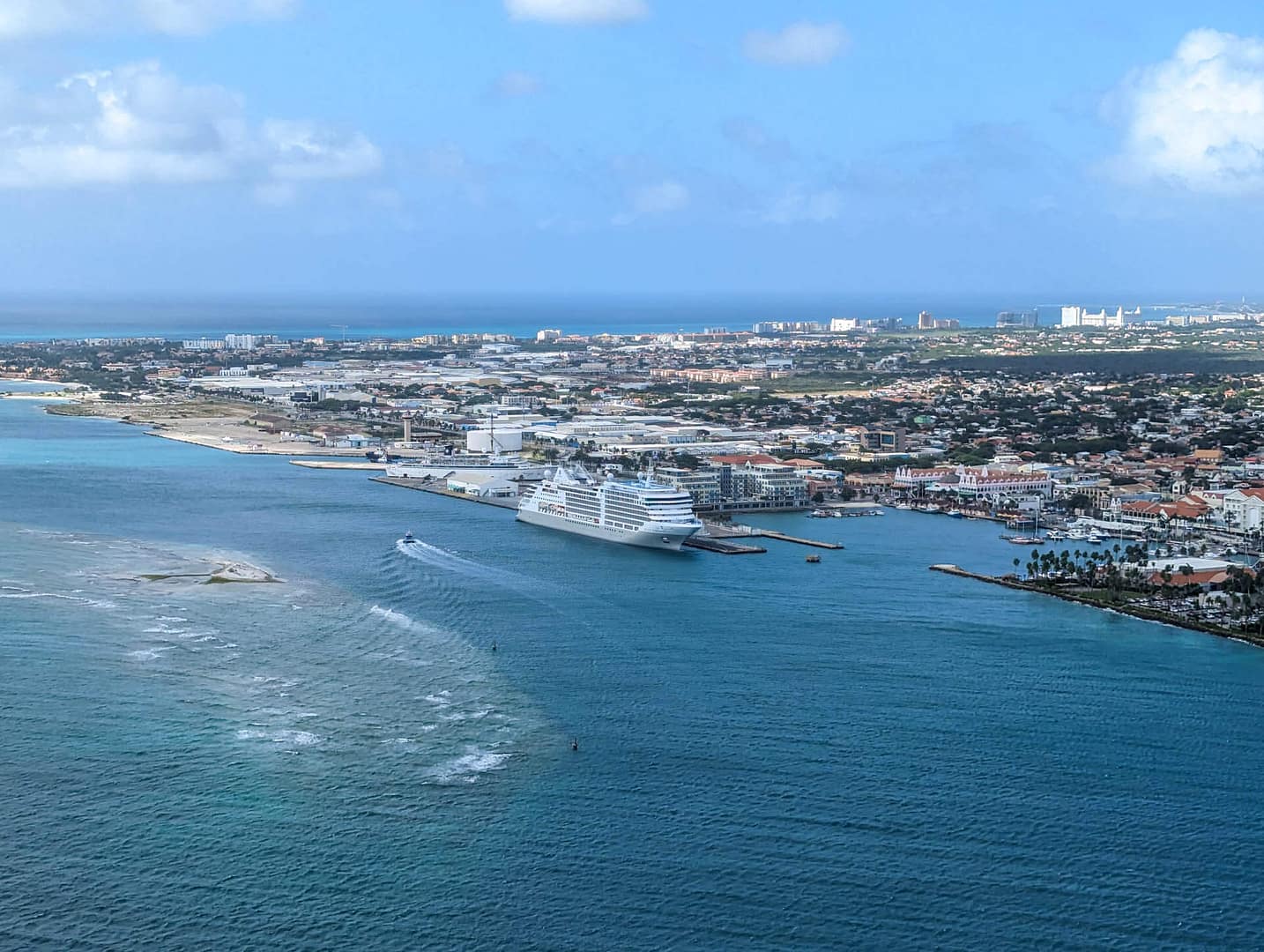 cruise ship at Aruba