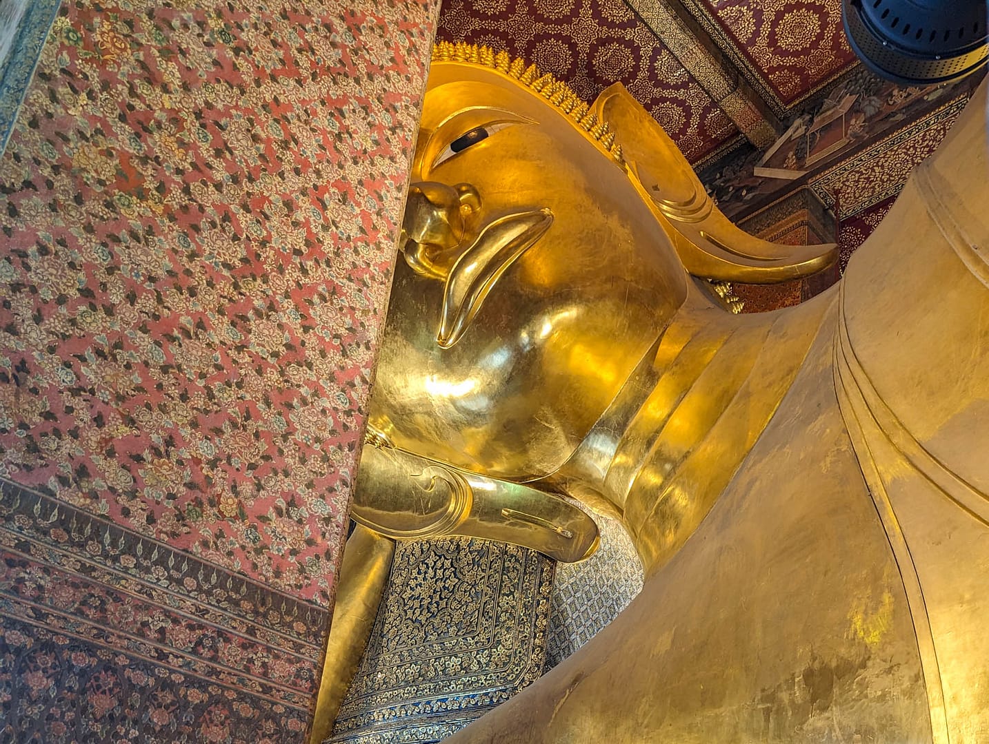 head of reclining buddha