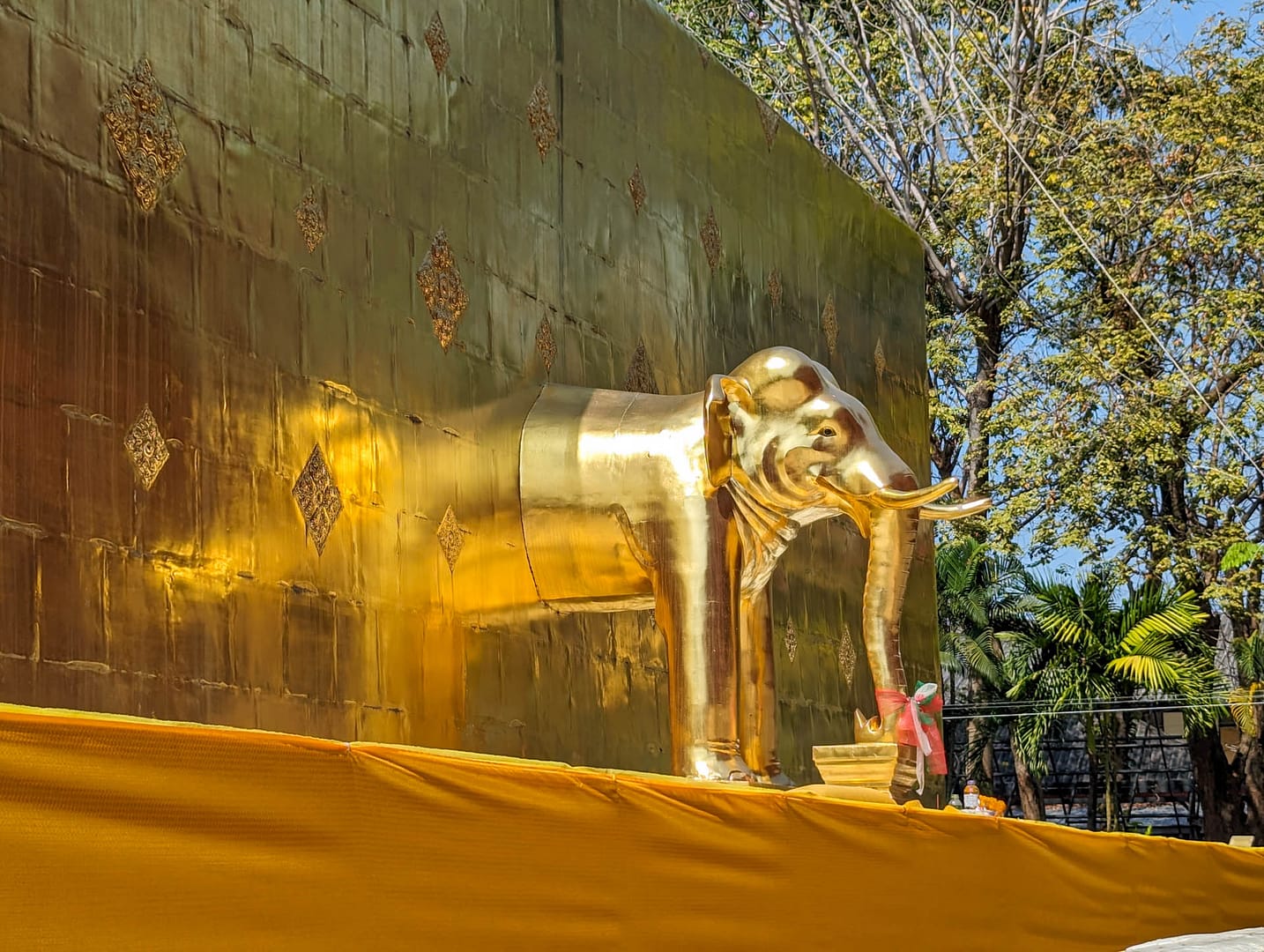 gold elephant