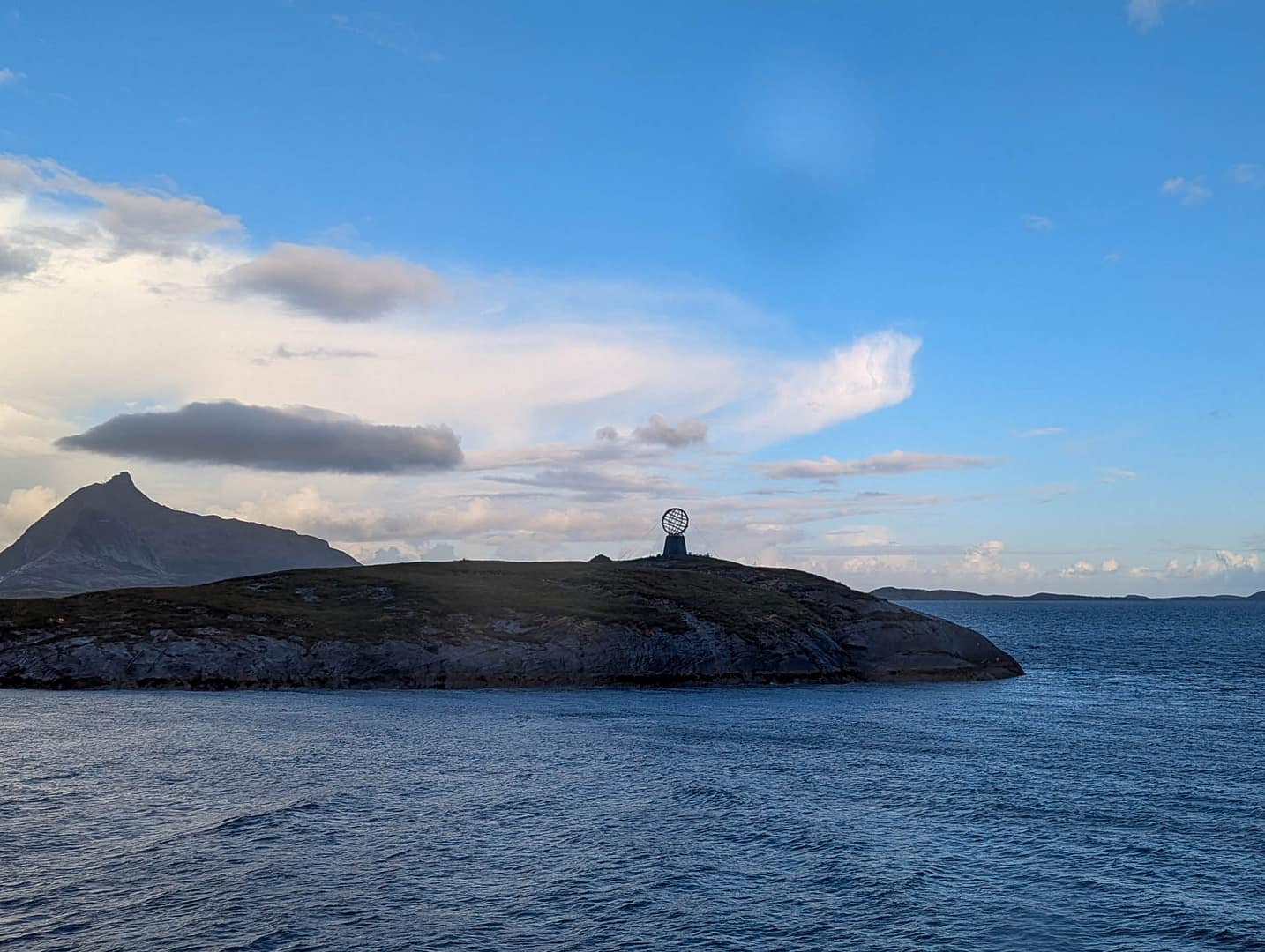Arctic Circle marker