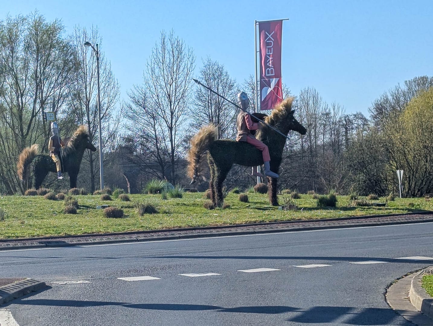 horse figures in roundabout