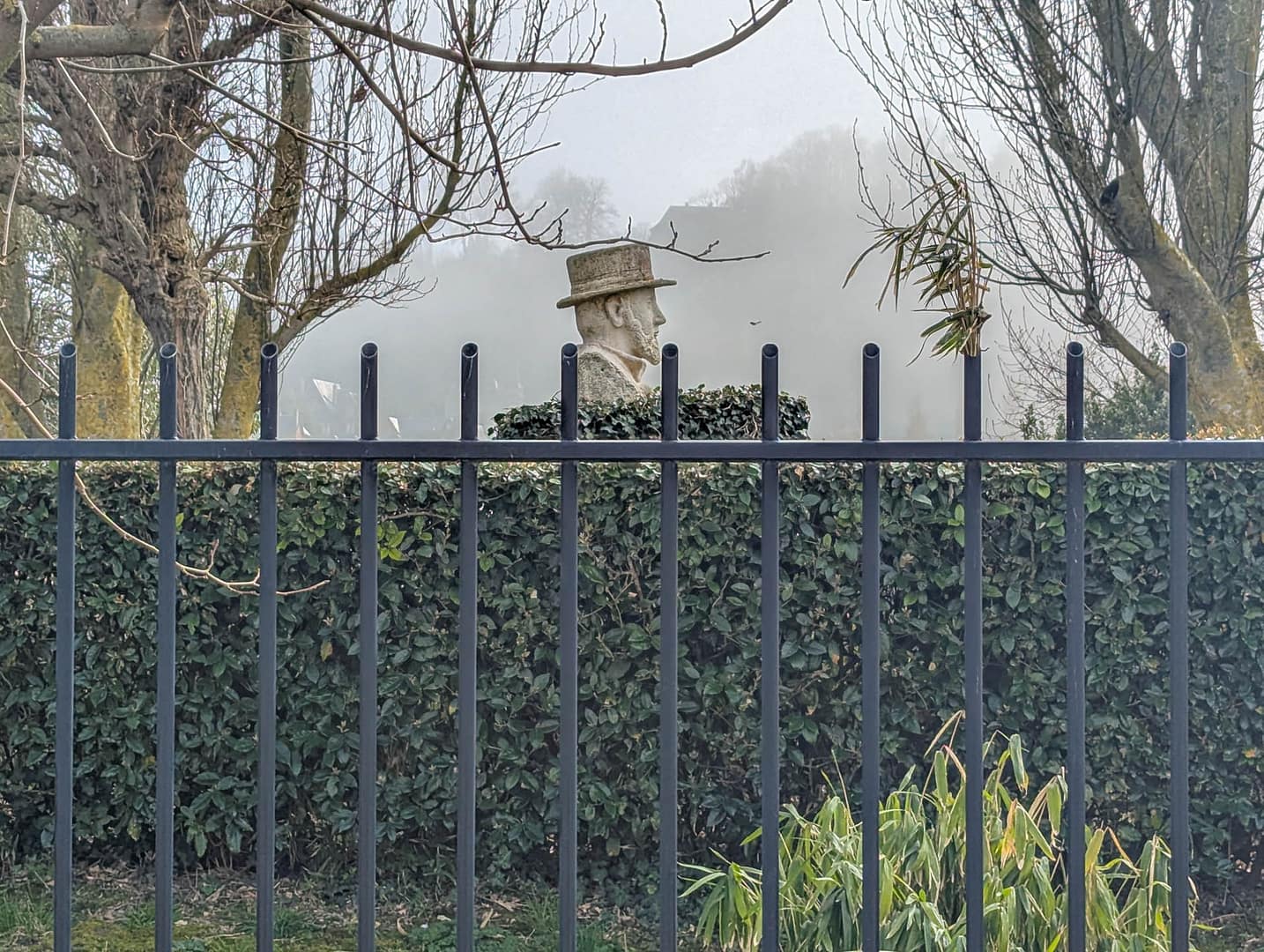 bust of man in hat