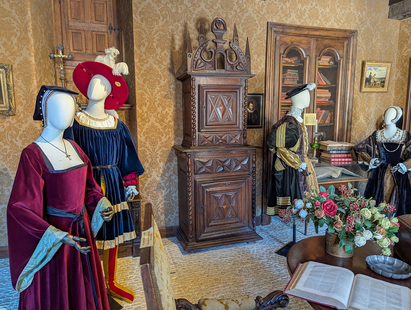 mannequins in period dress in period room