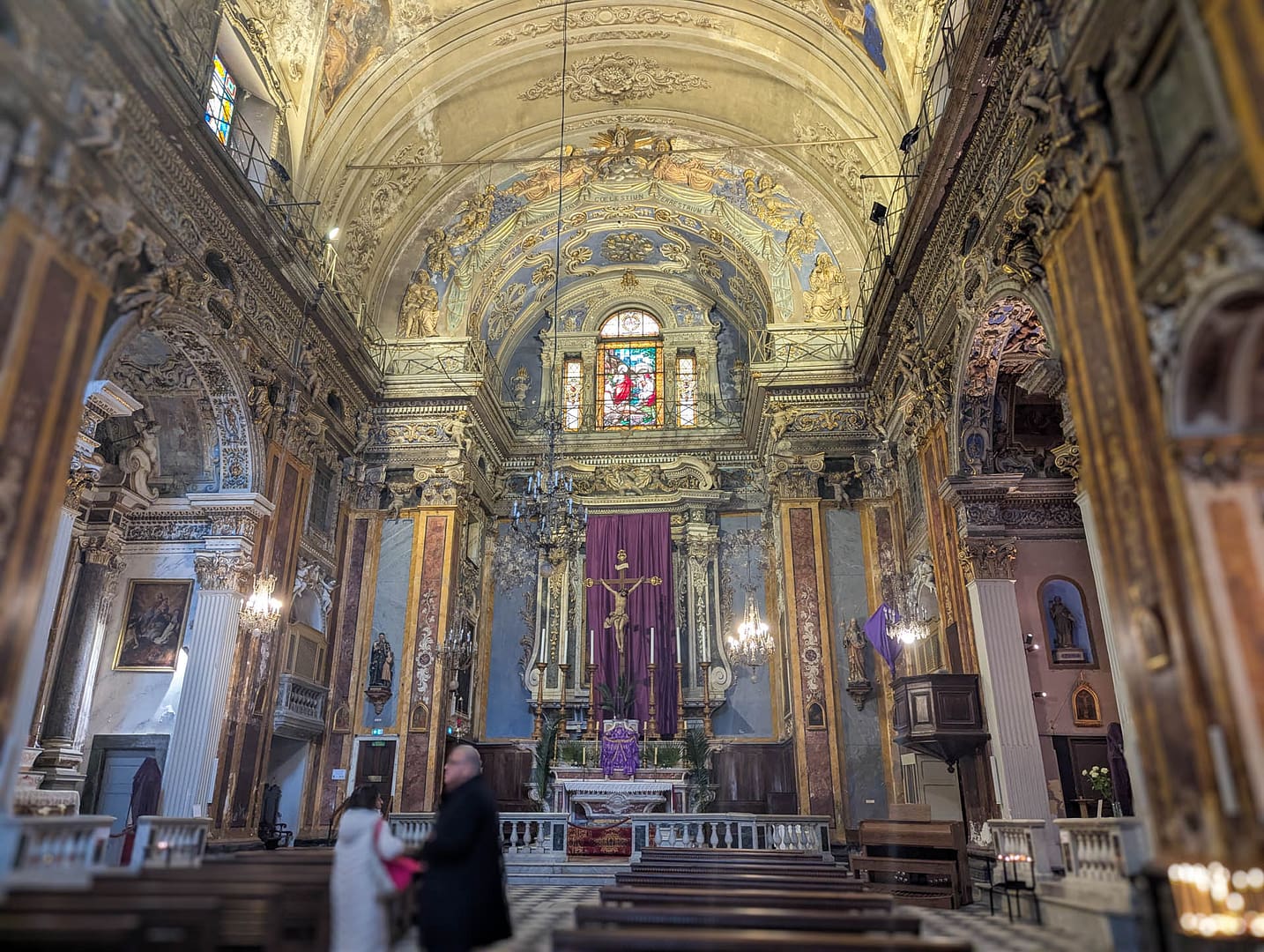 interior of Eglise Saint-Jacques le Majeur (Gesù)