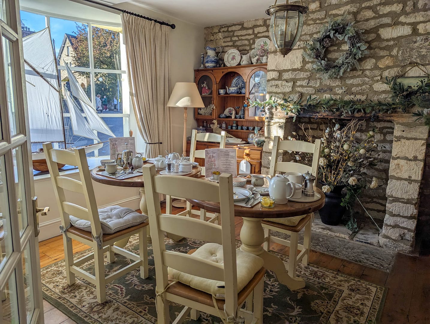 B&B breakfast room