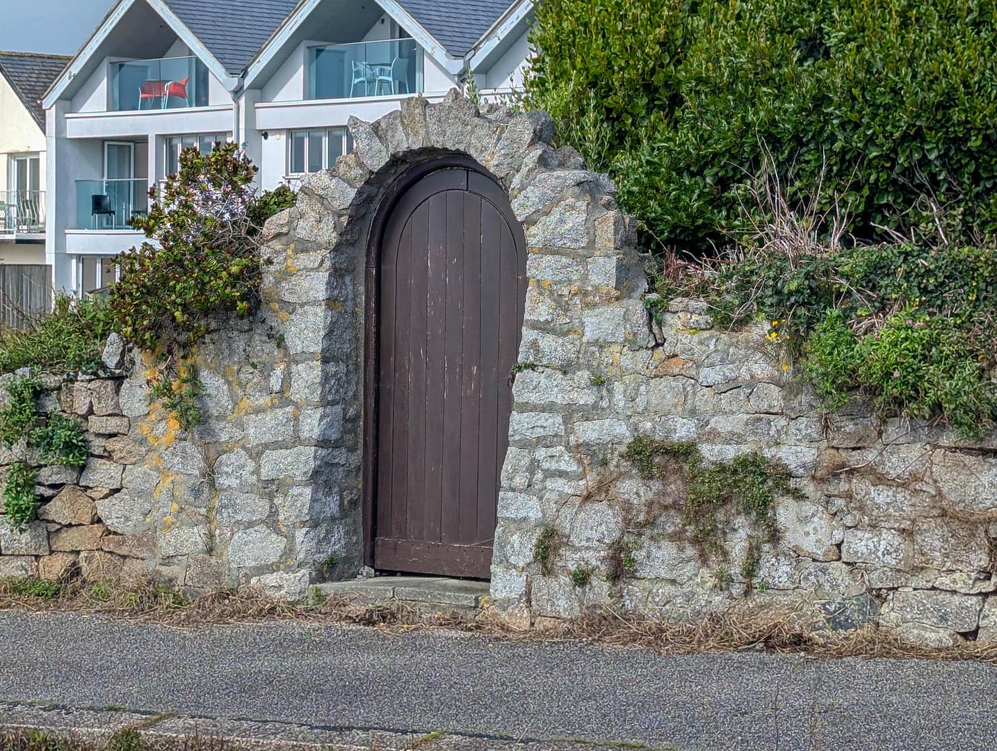 gate in wall