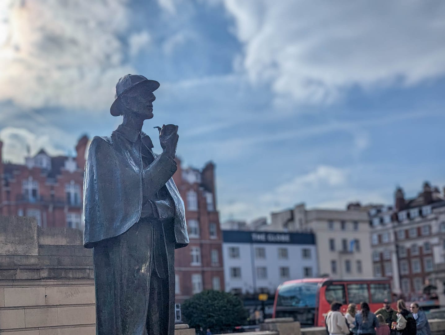 Sherlock Holmes statue