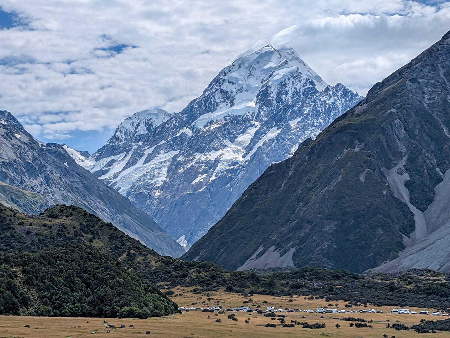 Aoraki looming over trailhead
