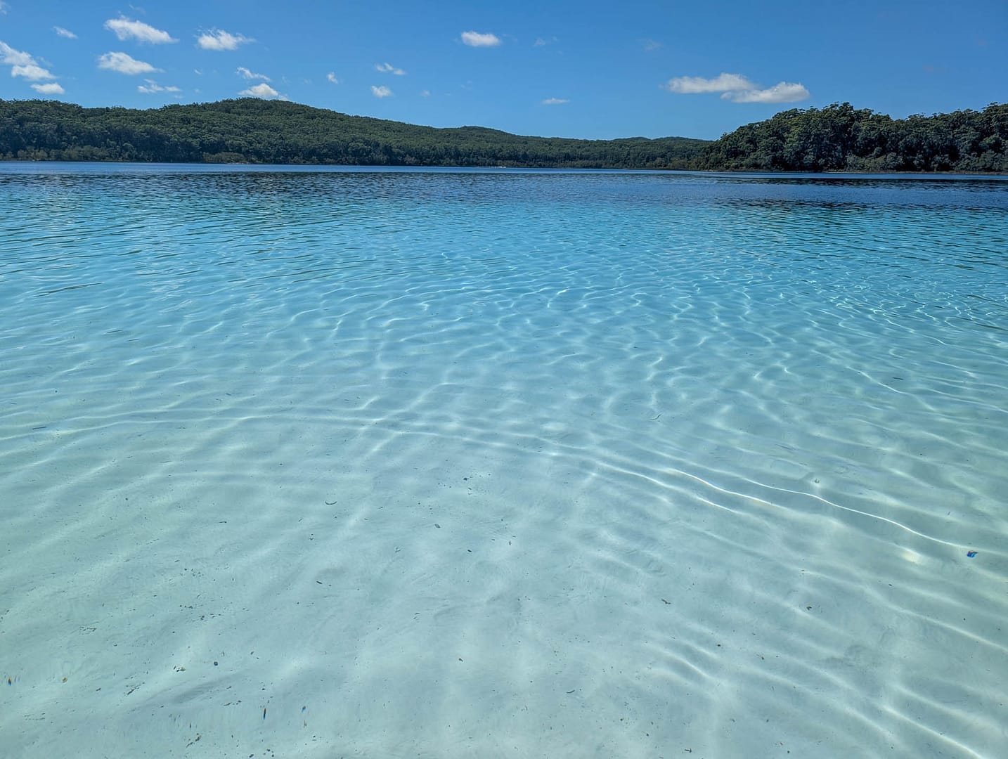 Lake McKenzie clear blue water