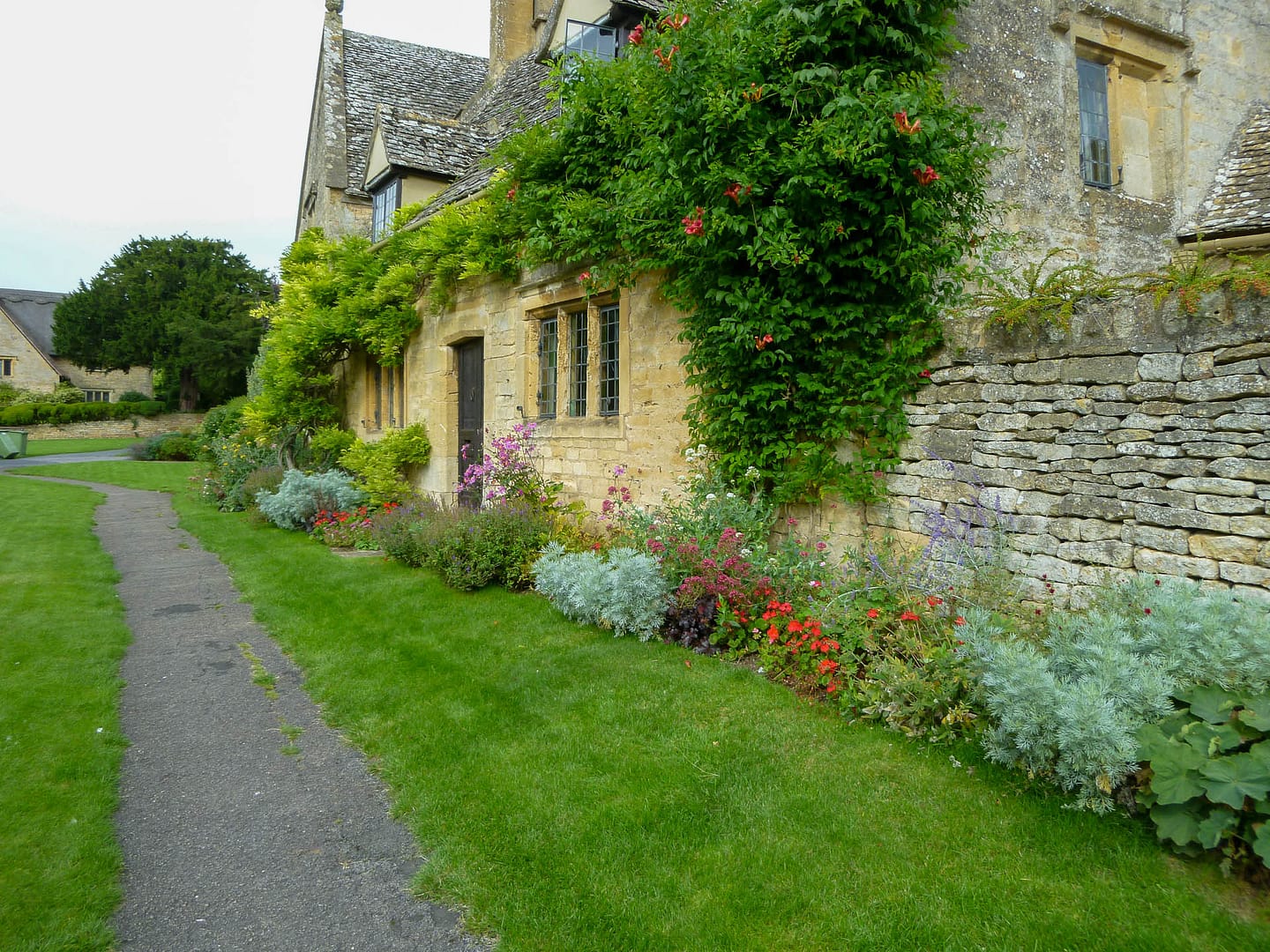 Chipping Camden garden