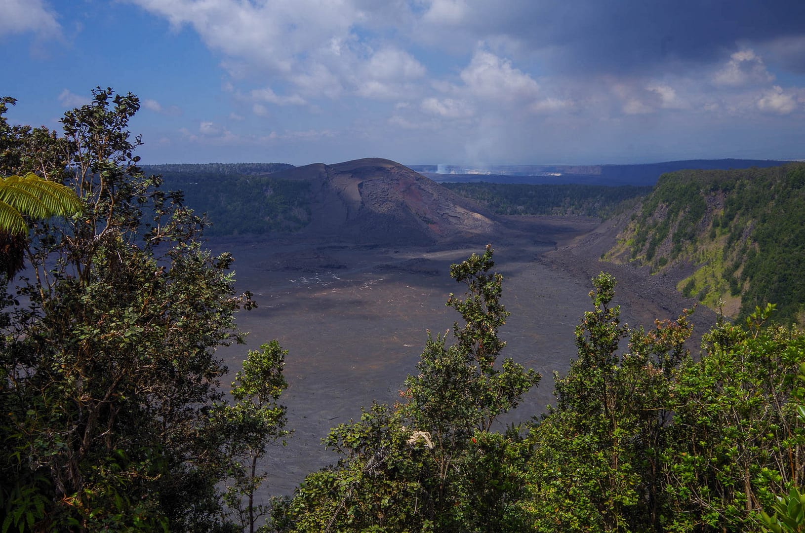 KilaueaIki-01 view into the crater from the rim