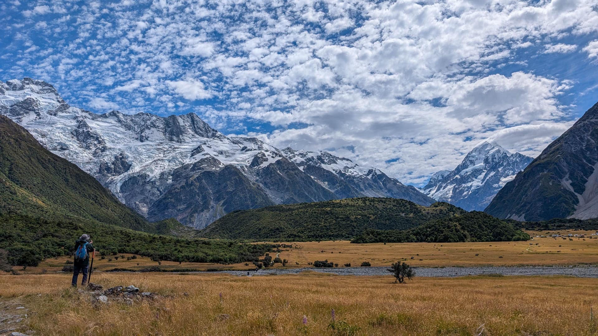 Person photographing Aoraki