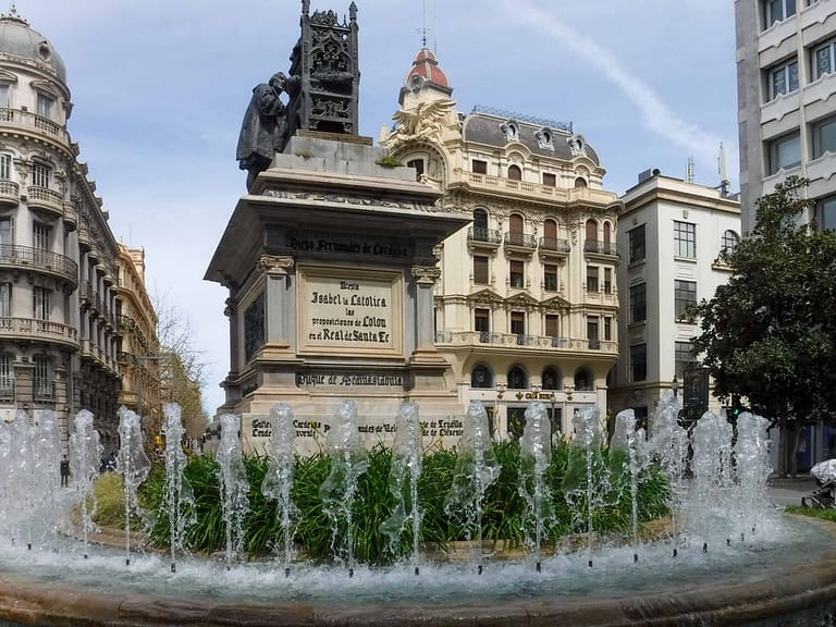 Isabel and Columbus statue