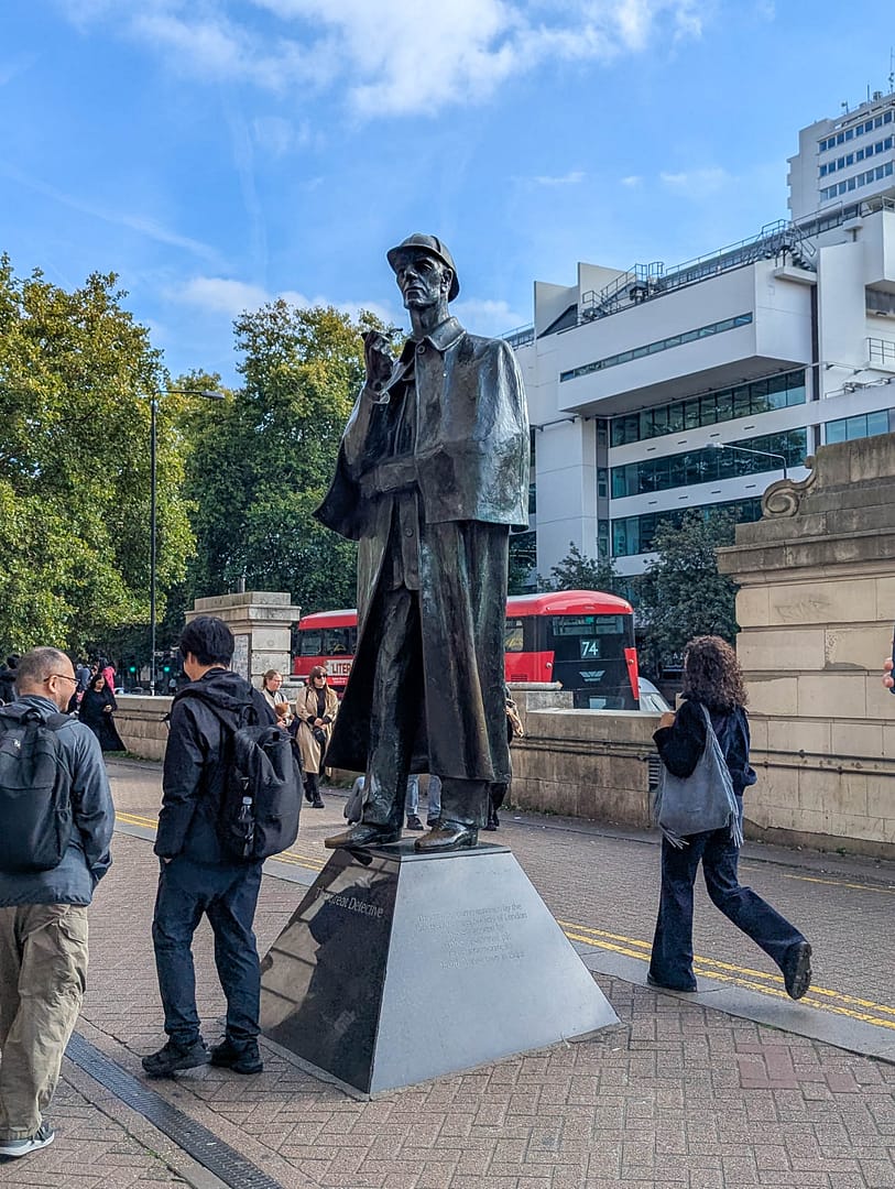 Sherlock Holmes statue
