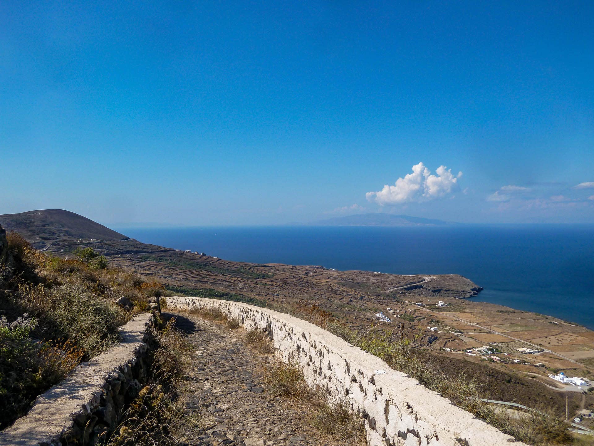 trail to Oia