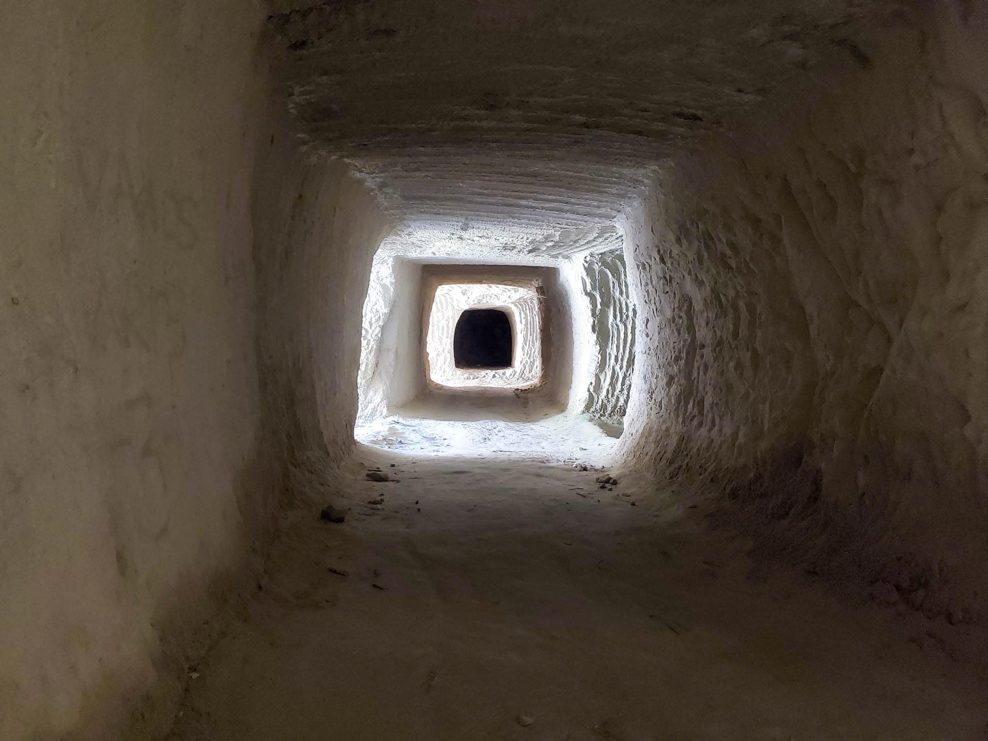 Sarakiniko caves