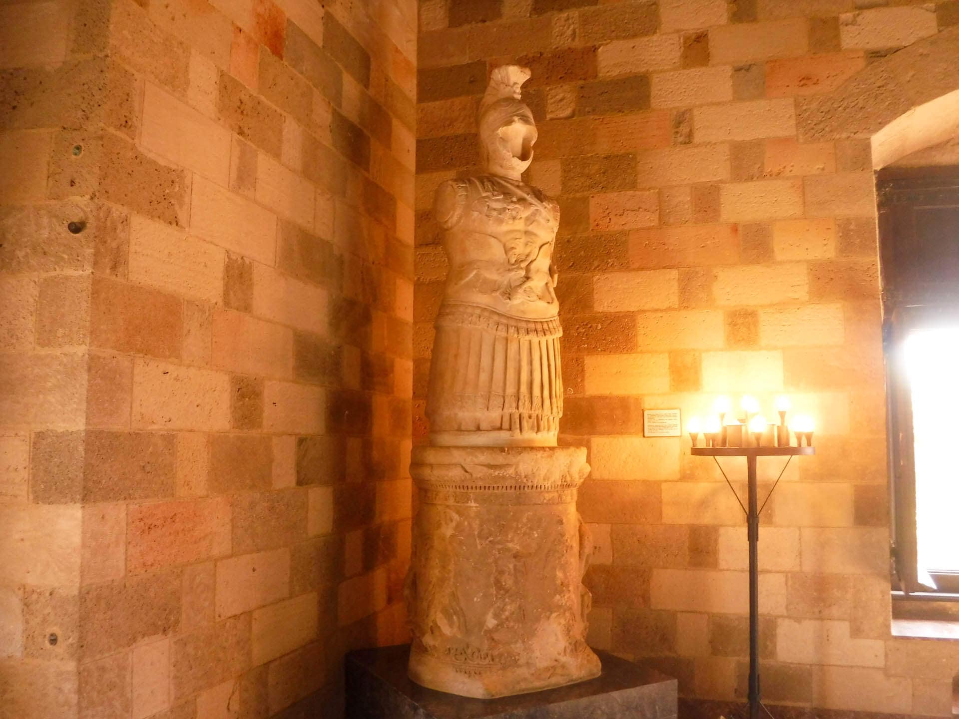 statue