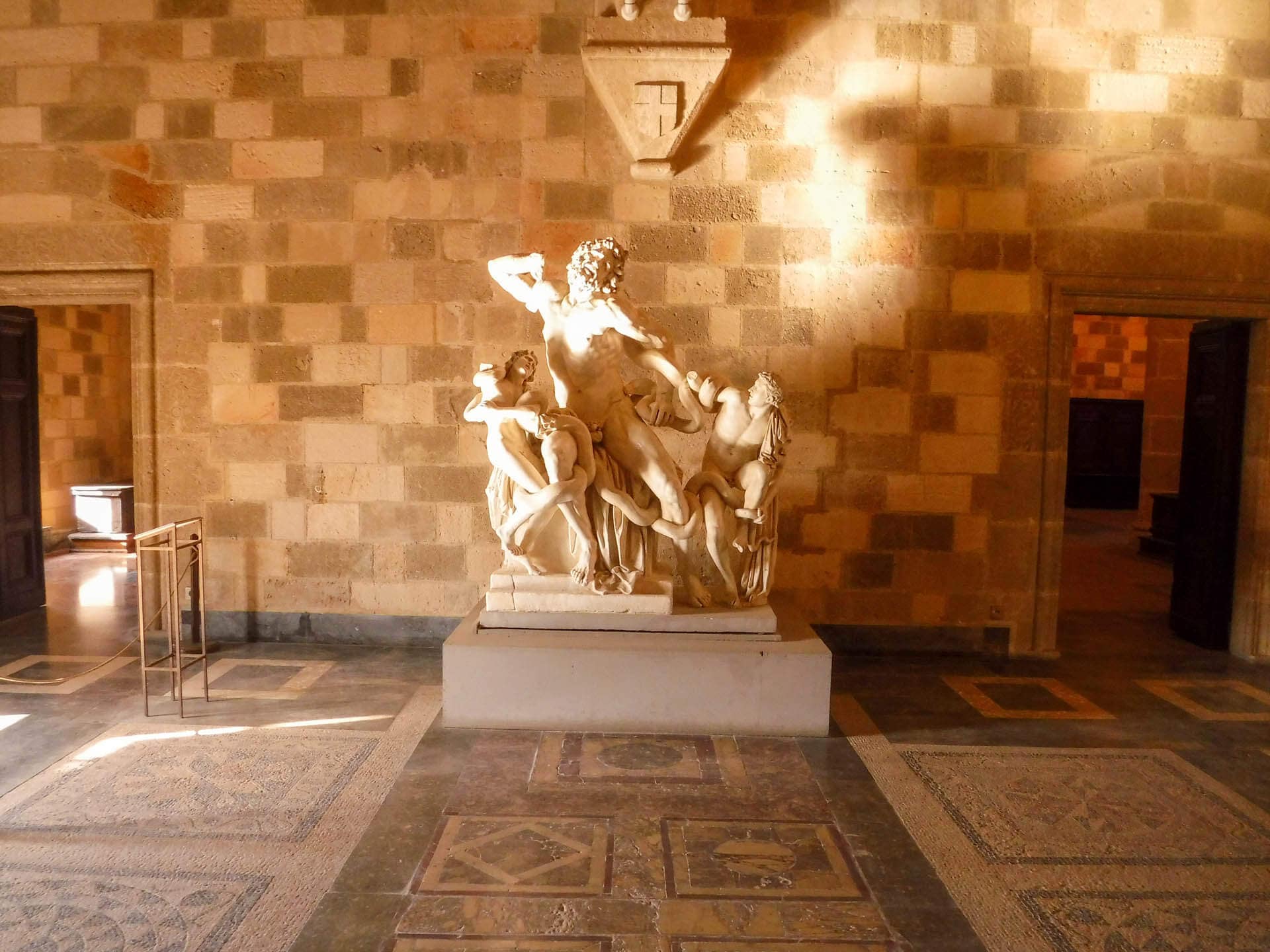 statue