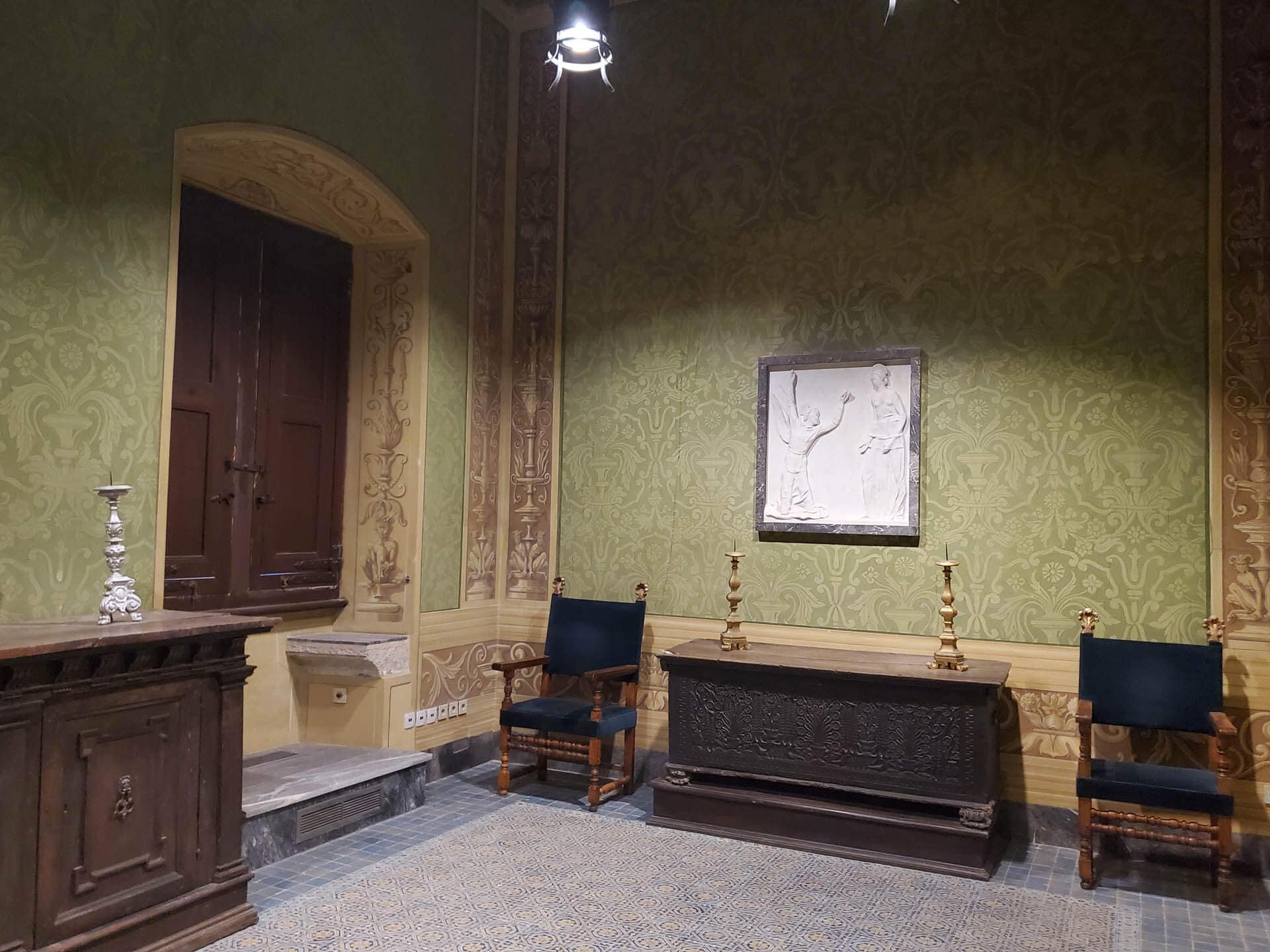 smaller palace room
