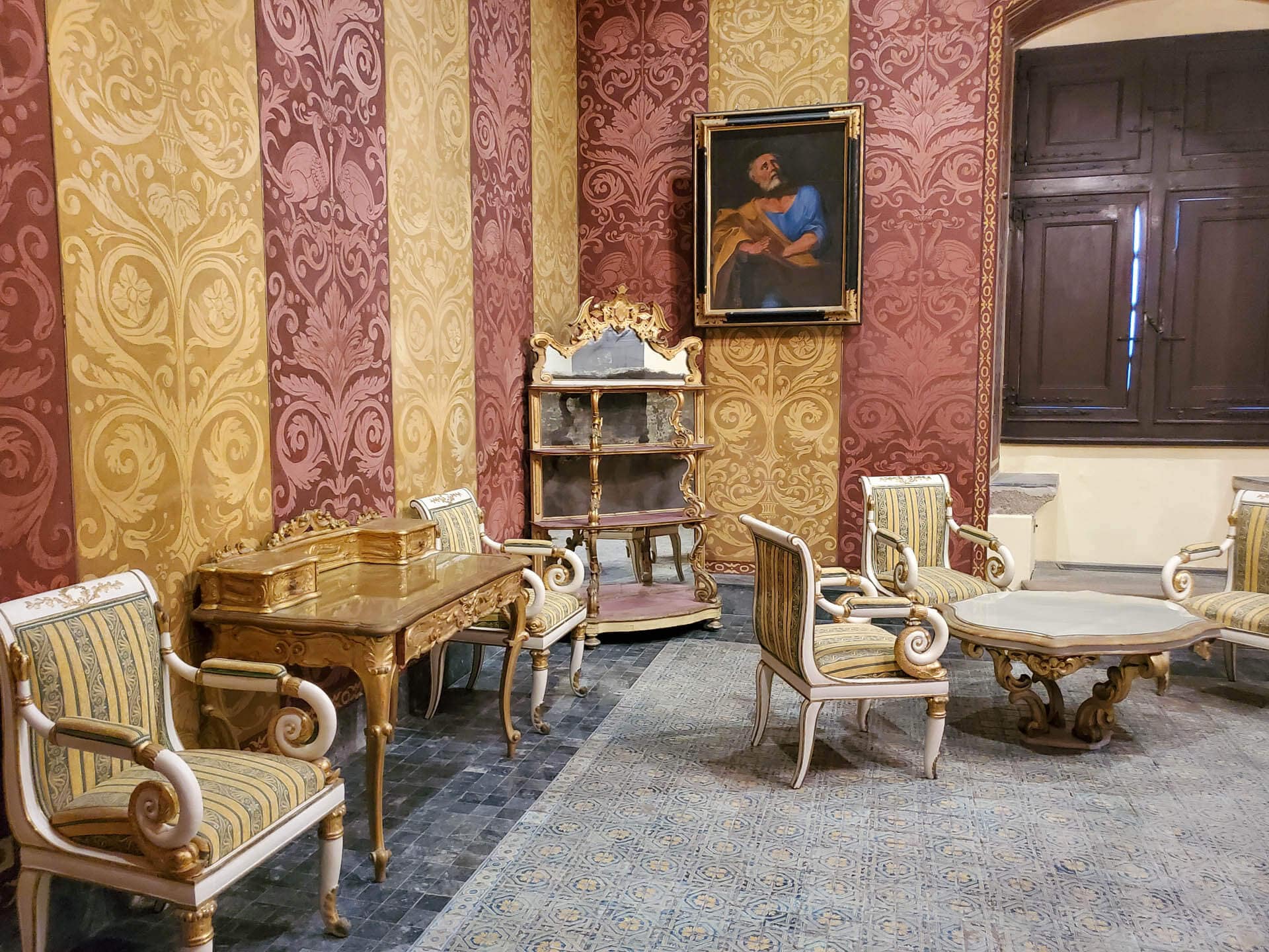 smaller palace room