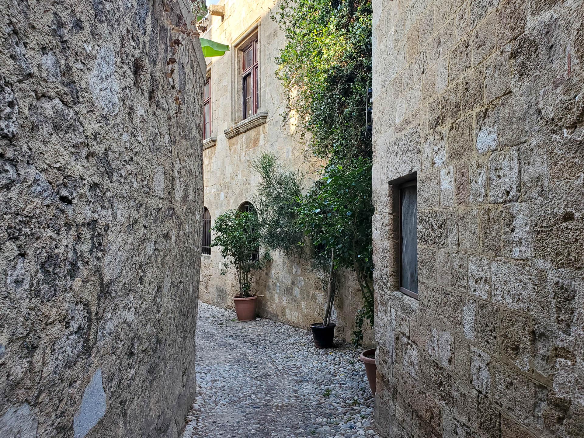 city alley
