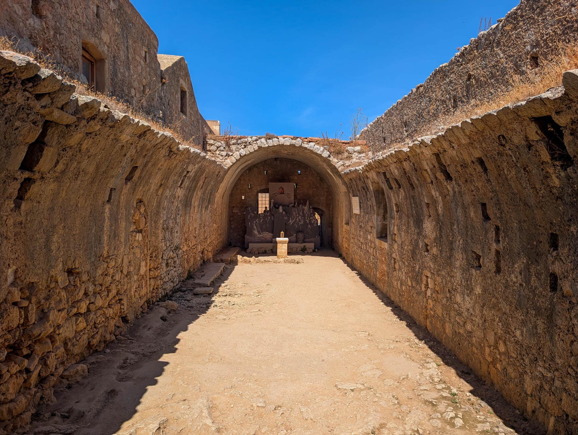 roofless chamber